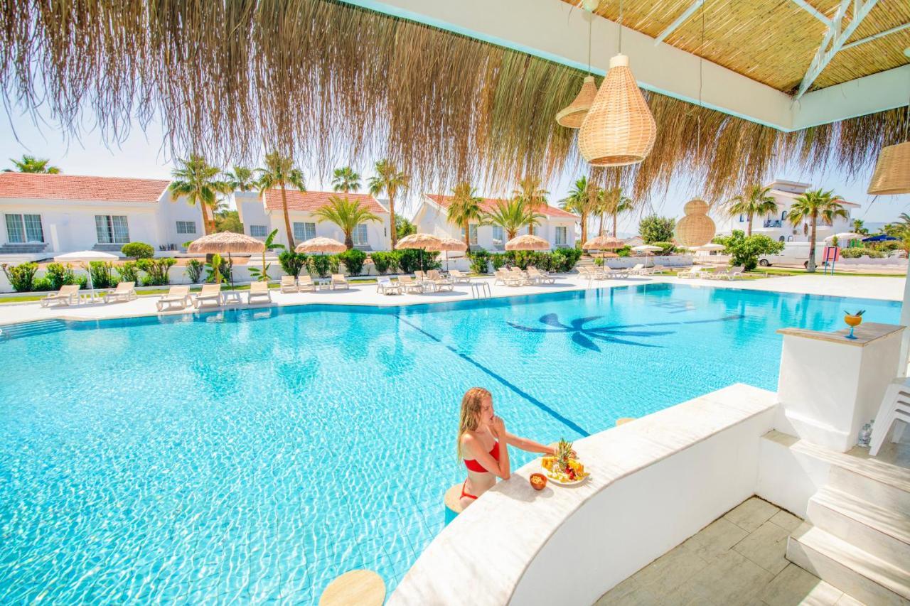 Long Beach Villas Famagusta  Exteriör bild